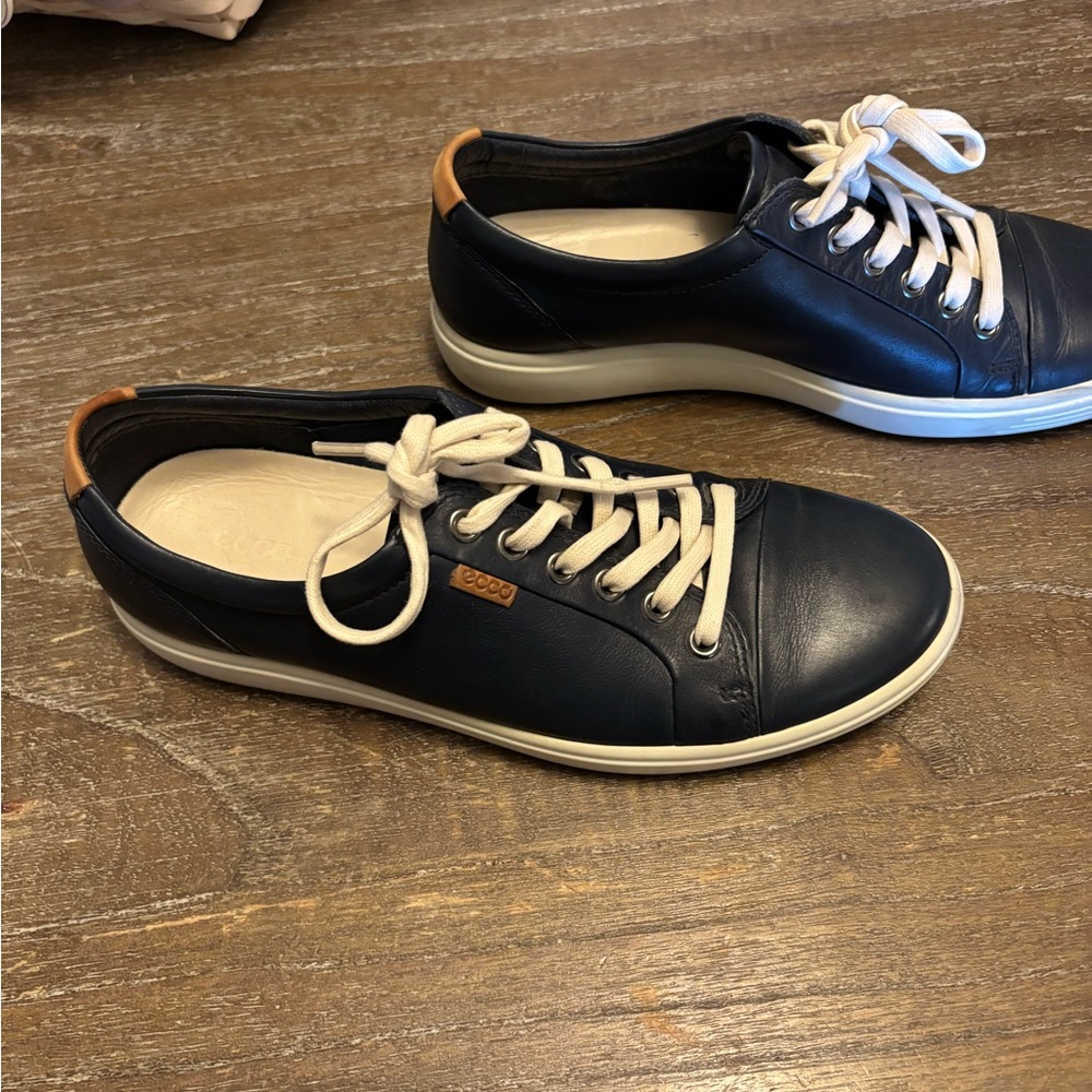 Ecco Navy Leather Low-Top Sneakers with Cream Laces - Picture 2 of 4